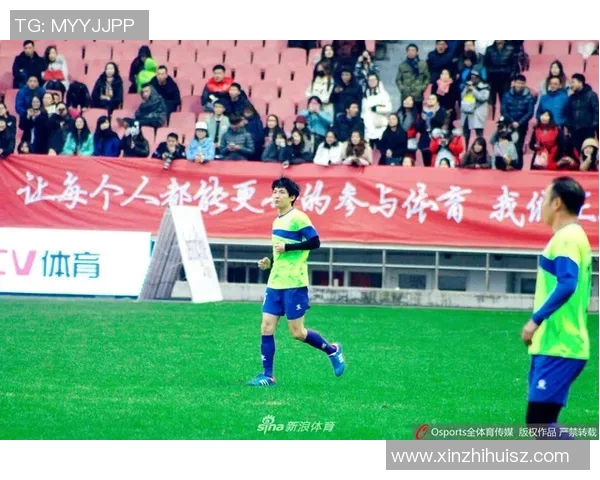 红色上衣的足球明星究竟是谁他在赛场上的表现如何