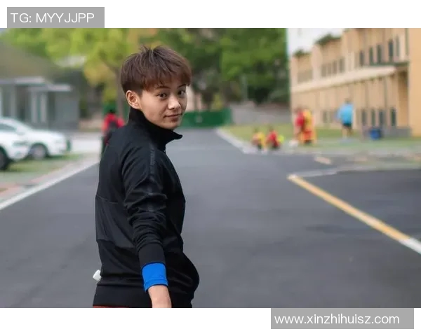 重生逆袭我的足球明星男友从青涩到辉煌的爱情旅程