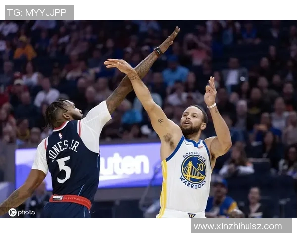 库里在勇士对快船的比赛中狂砍40分精彩瞬间回顾视频分享