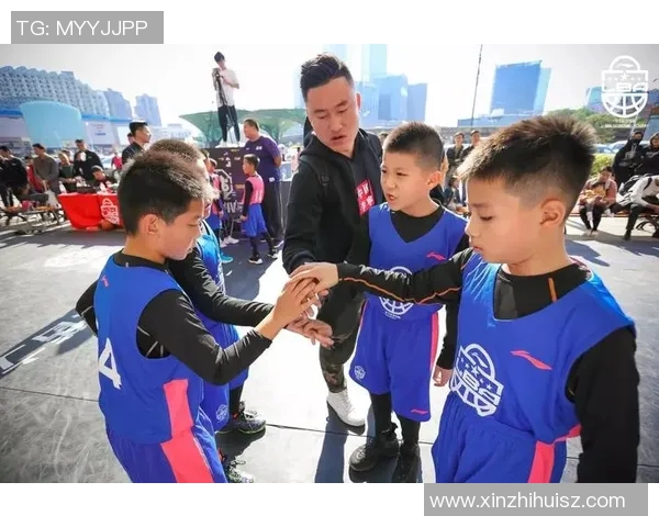 篮球场上的传奇之路Jason如何从普通少年成长为篮球明星